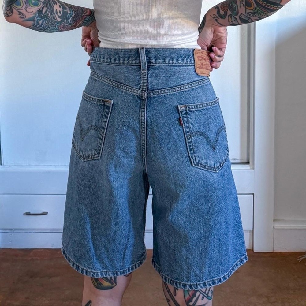 Vintage Y2K Levi's 550 denim shorts - Picture 4 of 8